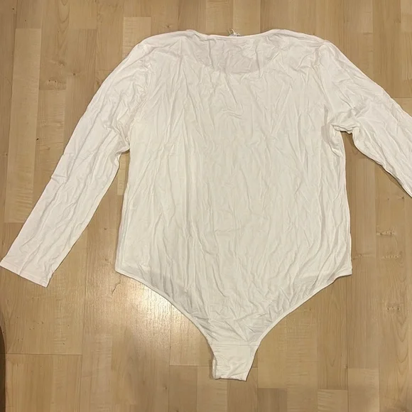 Classic White Long Sleeve Bodysuit - Picture 5 of 7
